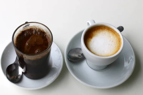 Hay Vaso Mesa Que Vierte Café — Foto de Stock