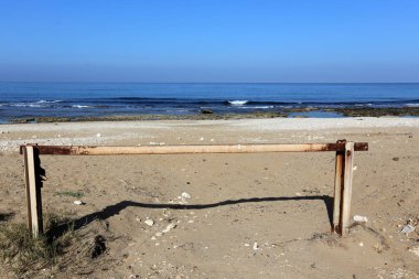 Çit - geçiş için yangın dolapları ve gates geçiş için başka bir bölgede, bir çit korumak için hizmet yapmak. 