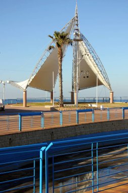 Çit - geçiş için yangın dolapları ve gates geçiş için başka bir bölgede, bir çit korumak için hizmet yapmak. 