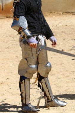 Şövalyeler kılıç knights kıyafeti İsrail üzerinde mücadele 