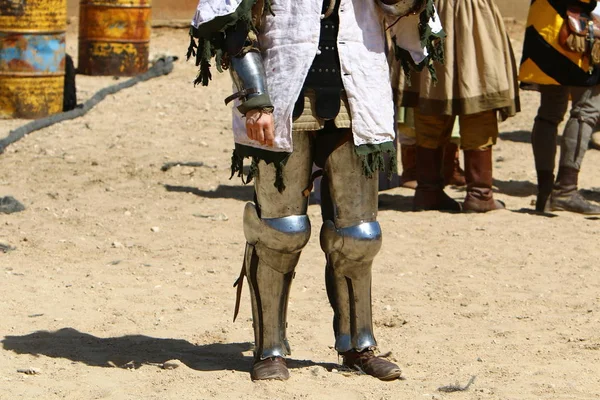 イスラエル共和国の騎士の衣装で剣の騎士の戦い — ストック写真