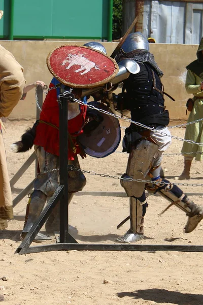 Lucha Caballeros Con Espadas Traje Caballeros Israel —  Fotos de Stock