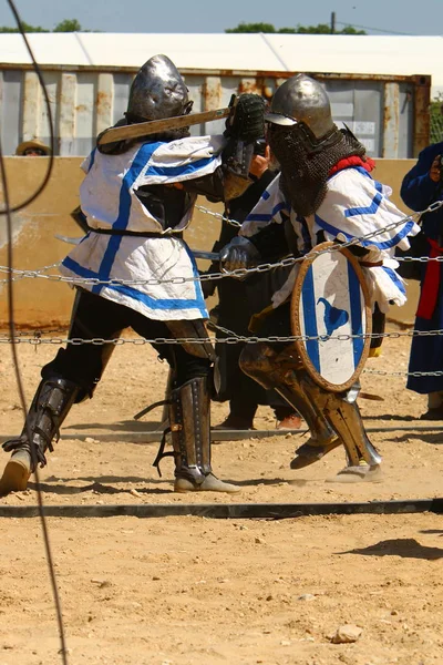 Luta Cavaleiros Espadas Roupa Cavaleiros Israel — Fotografia de Stock