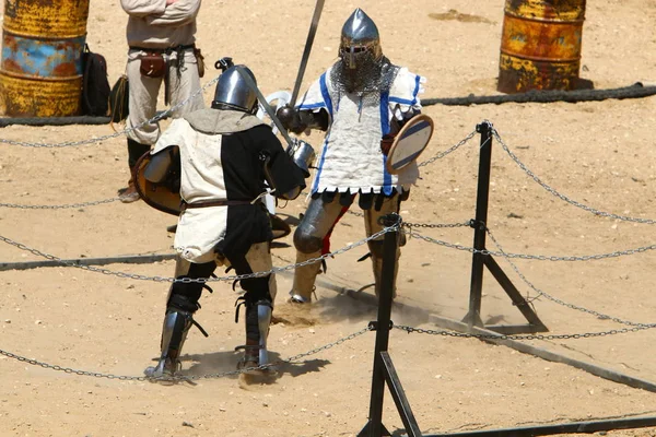 Καταπολέμηση Των Ιπποτών Ξίφη Στη Στολή Των Ιπποτών Στο Ισραήλ — Φωτογραφία Αρχείου