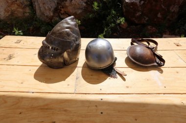 Şövalyeler kılıç knights kıyafeti İsrail üzerinde mücadele 