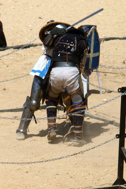 Şövalyeler kılıç knights kıyafeti İsrail üzerinde mücadele 