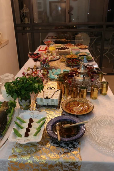 Sul Tavolo Sono Piatti Festivi Celebrazione Della Festa Pesach — Foto Stock