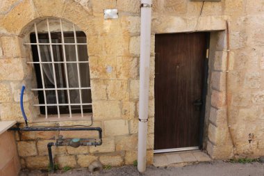 Kapı - duvar girmek ve oda bırakarak bir açılış 