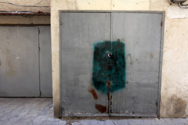 Kapı - duvar girmek ve oda bırakarak bir açılış 