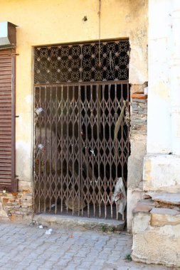 Kapı - duvar girmek ve oda bırakarak bir açılış 