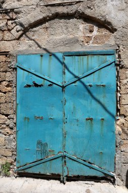 Kapı - duvar girmek ve oda bırakarak bir açılış 