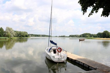 Yatak tarafından shore bir gemi veya tekne bağlama için özel donanımlı bir yerdir 