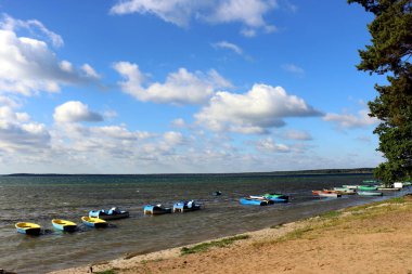 Yatak tarafından shore bir gemi veya tekne bağlama için özel donanımlı bir yerdir 