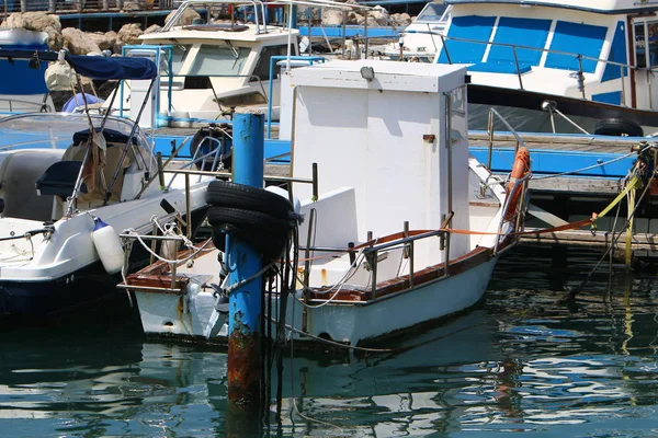 Atraque Lugar Especialmente Equipado Por Orilla Para Amarre Buque Barcos — Foto de Stock