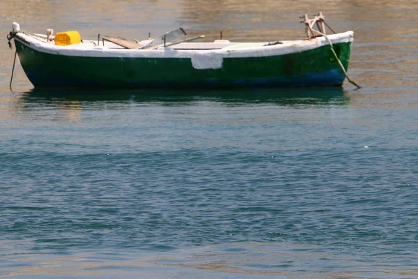 Jetée Dans Ville Akko Est Petit Bateau Pêche — Photo