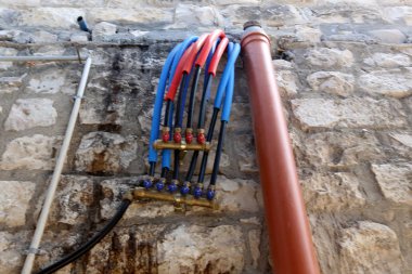 Boru - sıvı bir tel için sürekli kesit içi boş bir profili temelinde bir endüstri ürünleri. 