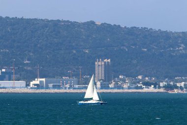 Akdeniz sahil İsrail kapalı küçük bir yat 