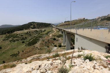 Köprü - bir engel dikilmiş bir yapay yapısı 