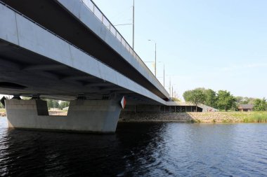 Köprü - bir engel dikilmiş bir yapay yapısı 