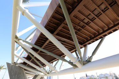 Köprü - bir engel dikilmiş bir yapay yapısı 