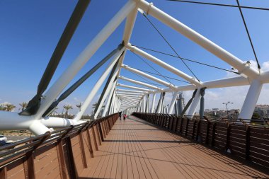 Köprü - bir engel dikilmiş bir yapay yapısı 