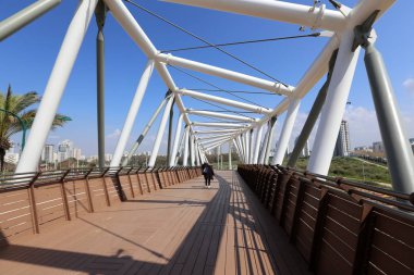 Köprü - bir engel dikilmiş bir yapay yapısı 