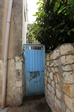 Kapı - duvar girmek ve oda bırakarak bir açılış 