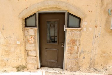 Kapı - duvar girmek ve oda bırakarak bir açılış 