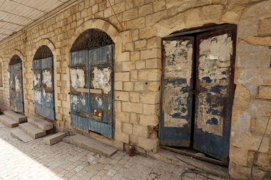 Kapı - duvar girmek ve oda bırakarak bir açılış 