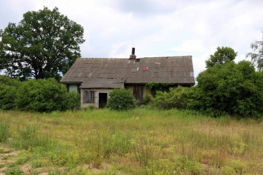 çatı - atmosferik yağış karşı korumak için hizmet vermektedir binanın üst yapısı 