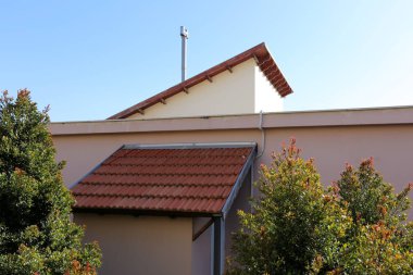 çatı - atmosferik yağış karşı korumak için hizmet vermektedir binanın üst yapısı 