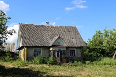 çatı - atmosferik yağış karşı korumak için hizmet vermektedir binanın üst yapısı 