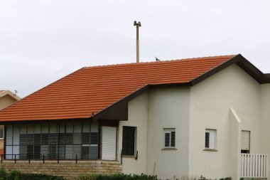 çatı - atmosferik yağış karşı korumak için hizmet vermektedir binanın üst yapısı 