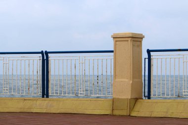 Çit - geçiş için yangın dolapları ve gates geçiş için başka bir bölgede, bir çit korumak için hizmet yapmak. 