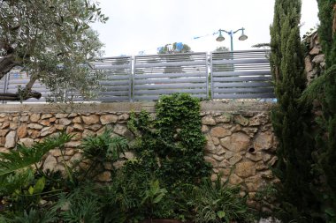 Çit - geçiş için yangın dolapları ve gates geçiş için başka bir bölgede, bir çit korumak için hizmet yapmak. 