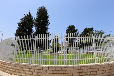 Çit - geçiş için yangın dolapları ve gates geçiş için başka bir bölgede, bir çit korumak için hizmet yapmak. 