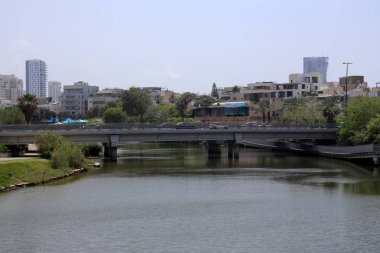 Köprü - bir engel dikilmiş bir yapay yapısı 
