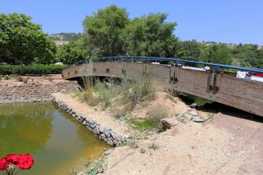 Köprü - bir engel dikilmiş bir yapay yapısı 