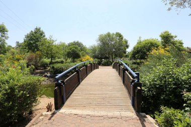 Köprü - bir engel dikilmiş bir yapay yapısı 