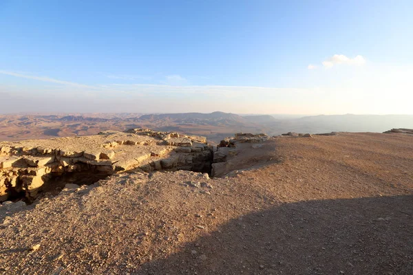 以色列南部内盖夫沙漠中的Ramon Crater — 图库照片