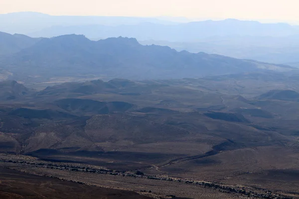 以色列南部内盖夫沙漠中的Ramon Crater — 图库照片