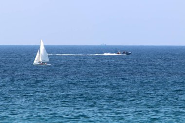 İsrail devletinin kuzeyinde Akdeniz'in ıssız kıyıları 