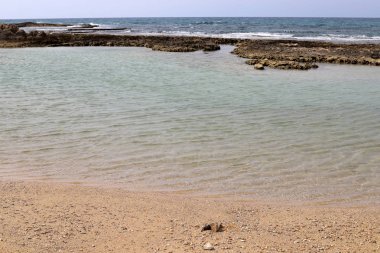 İsrail devletinin kuzeyinde Akdeniz'in ıssız kıyıları 