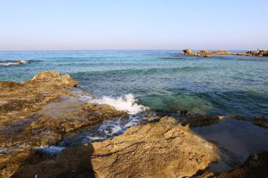 İsrail devletinin kuzeyinde Akdeniz'in ıssız kıyıları 