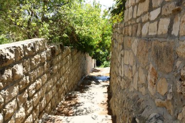 İsrail 'in kuzeyindeki Haçlı Kalesi' nde taş ve betondan duvar 