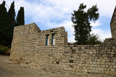 İsrail 'in kuzeyindeki Haçlı Kalesi' nde taş ve betondan duvar 