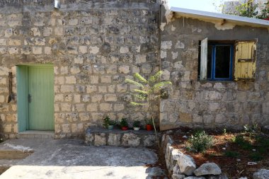 İsrail 'in kuzeyindeki Haçlı Kalesi' nde taş ve betondan duvar 