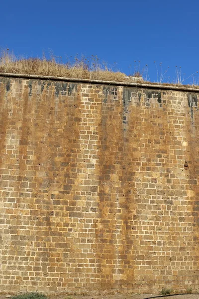 Τείχος Από Πέτρα Και Τσιμέντο Στο Παλιό Φρούριο Των Σταυροφόρων — Φωτογραφία Αρχείου