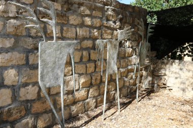 İsrail 'in kuzeyindeki Haçlı Kalesi' nde taş ve betondan duvar 