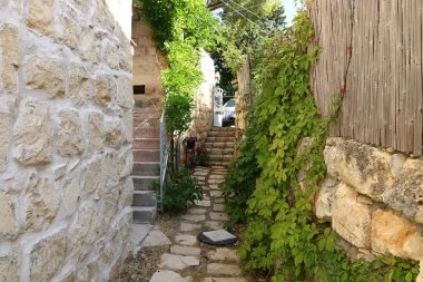 İsrail 'in kuzeyindeki Haçlı Kalesi' nde taş ve betondan duvar 